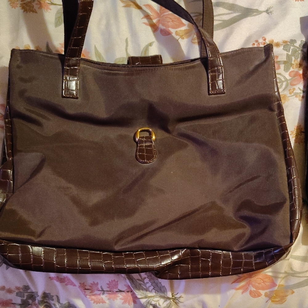 Chic Brown Shoulder Bag with Croc-Embossed Trim